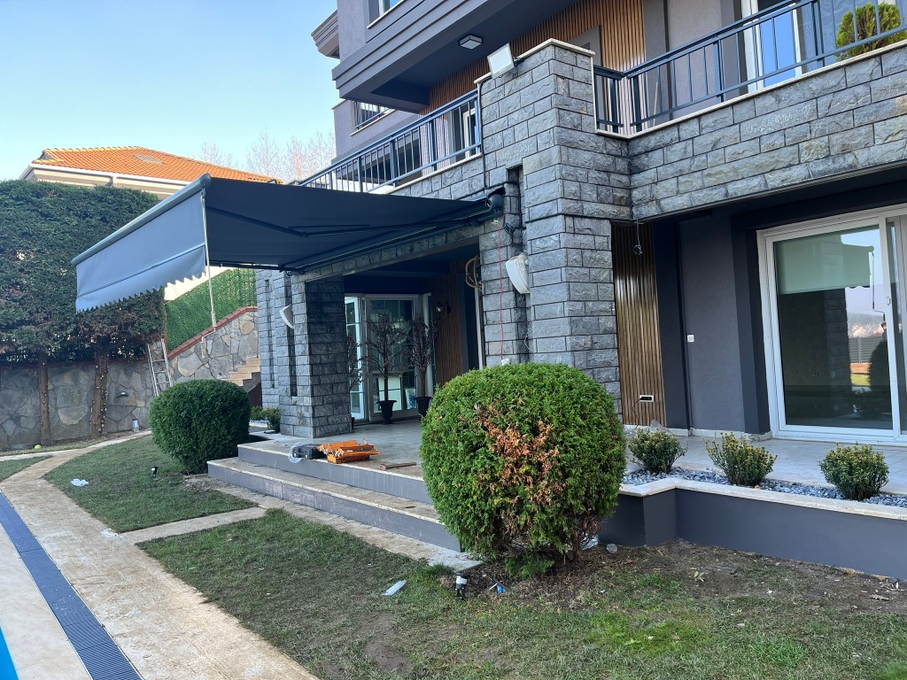 Çekmeköy Villa Havuz Başı Kasetli Tente